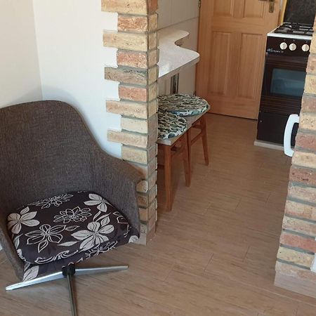 Keller Apartmanok Hajdúszoboszló Szoba fotó