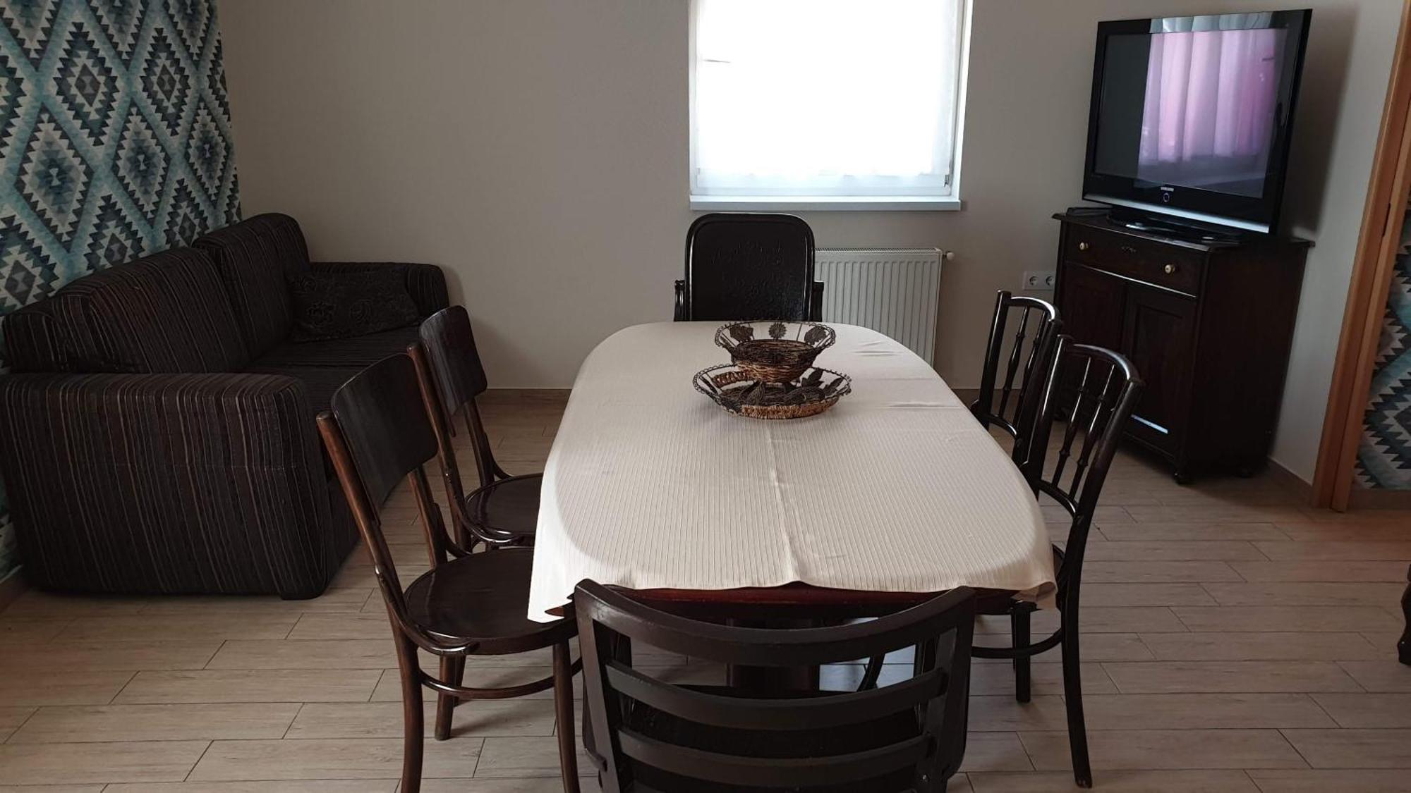 Keller Apartmanok Hajdúszoboszló Szoba fotó