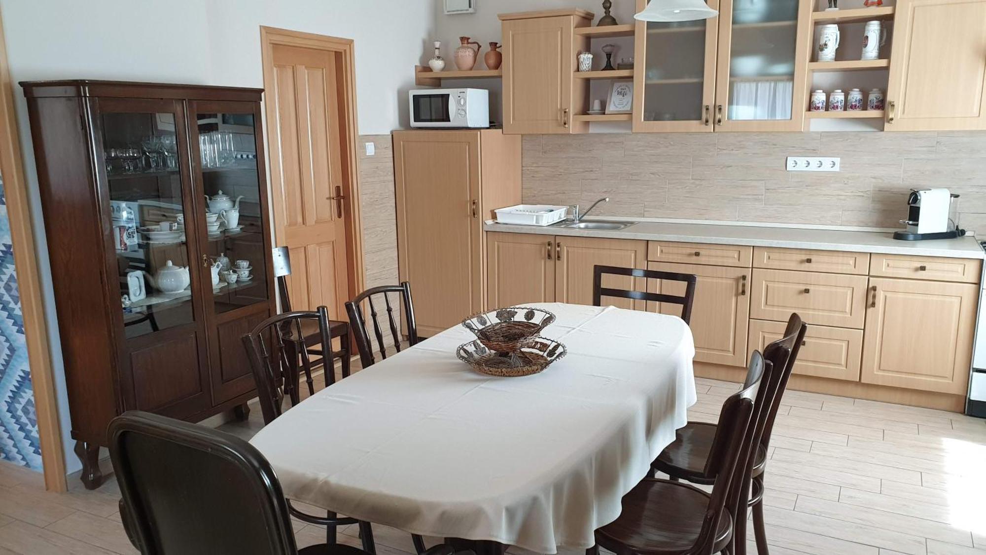 Keller Apartmanok Hajdúszoboszló Szoba fotó